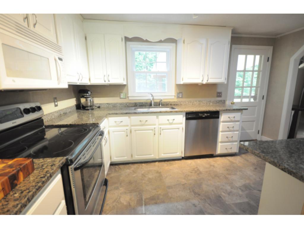 16 Davis Road Merrimack, NH 03054 - Photo 2 of 32