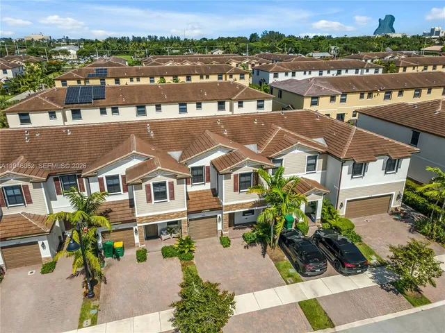 $5,000 | 4650 Santa Cruz Way, Unit 4650, Davie, FL 33314