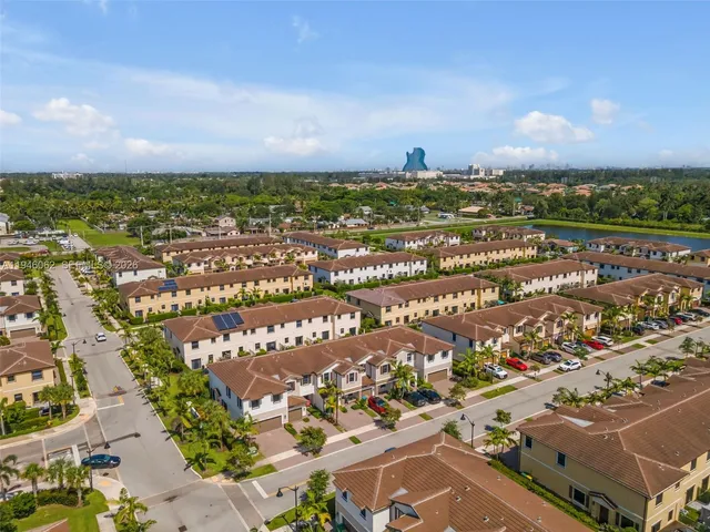 $5,000 | 4650 Santa Cruz Way, Unit 4650, Davie, FL 33314