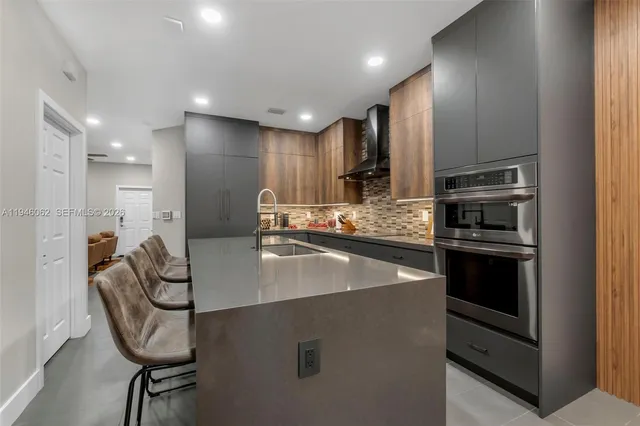 $5,000 | 4650 Santa Cruz Way, Unit 4650, Davie, FL 33314