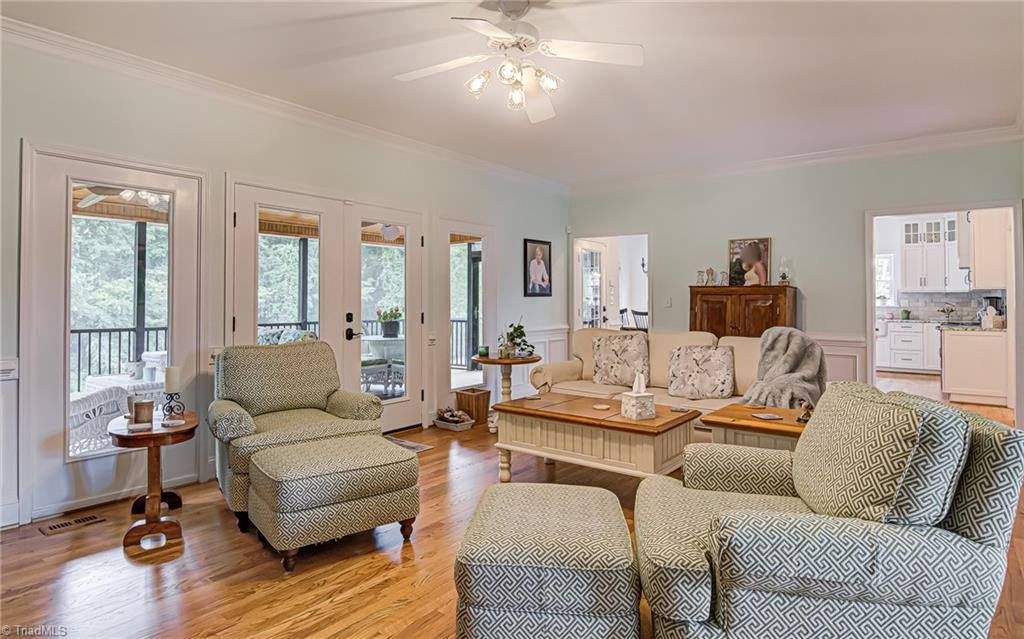 1580 Carters Grove Road Clemmons, NC 27012 - Photo 8 of 44 Easy access to the kitchen
