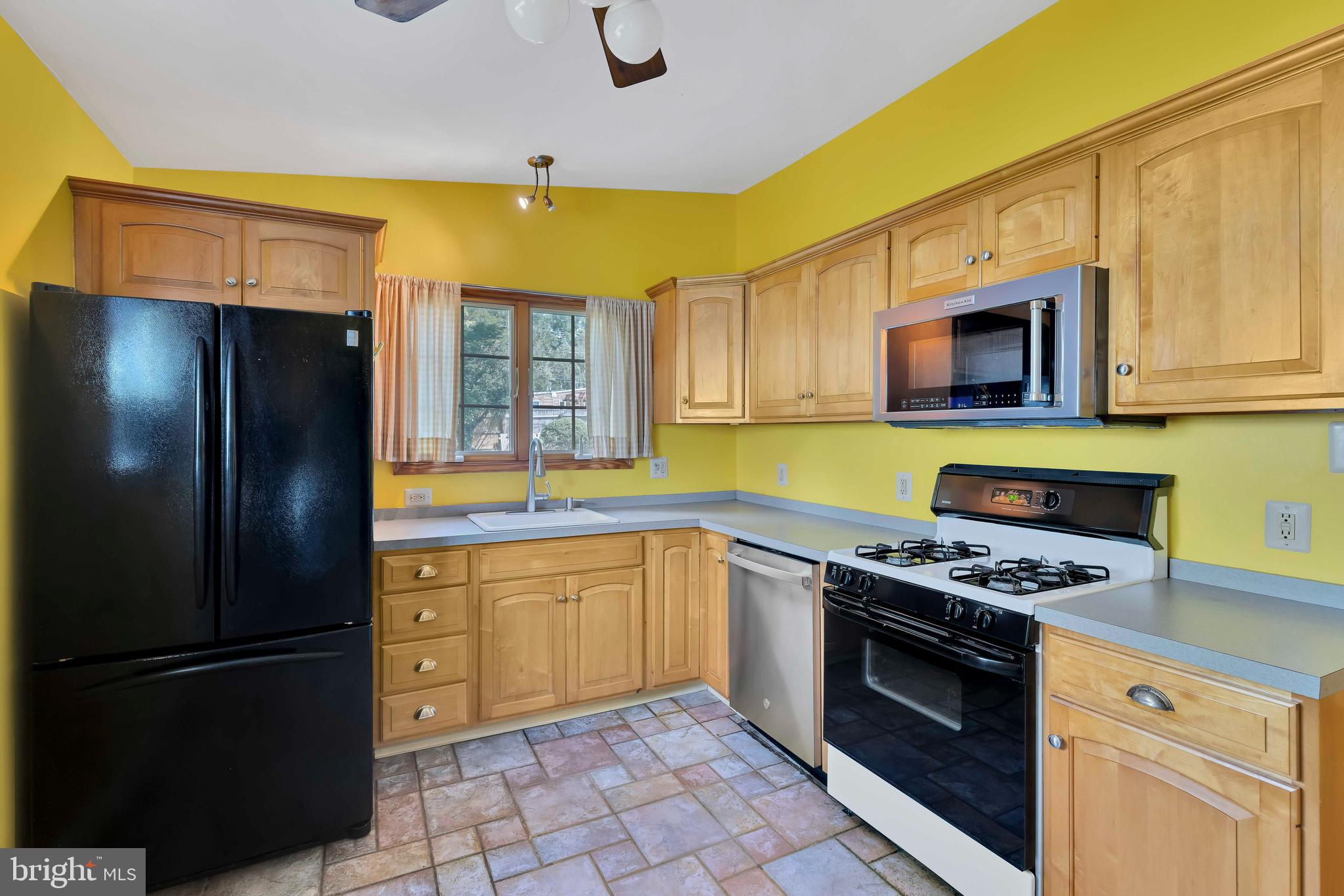 548 Paddock Road Ambler, PA 19002 - Photo 3 of 19