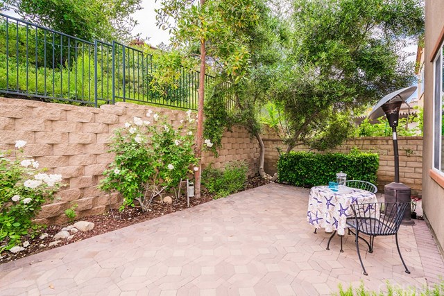 27253 Baviera Way Valencia, CA 91381 - Photo 4 of 45