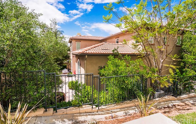 27253 Baviera Way Valencia, CA 91381 - Photo 32 of 45