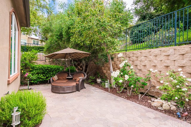 27253 Baviera Way Valencia, CA 91381 - Photo 5 of 45