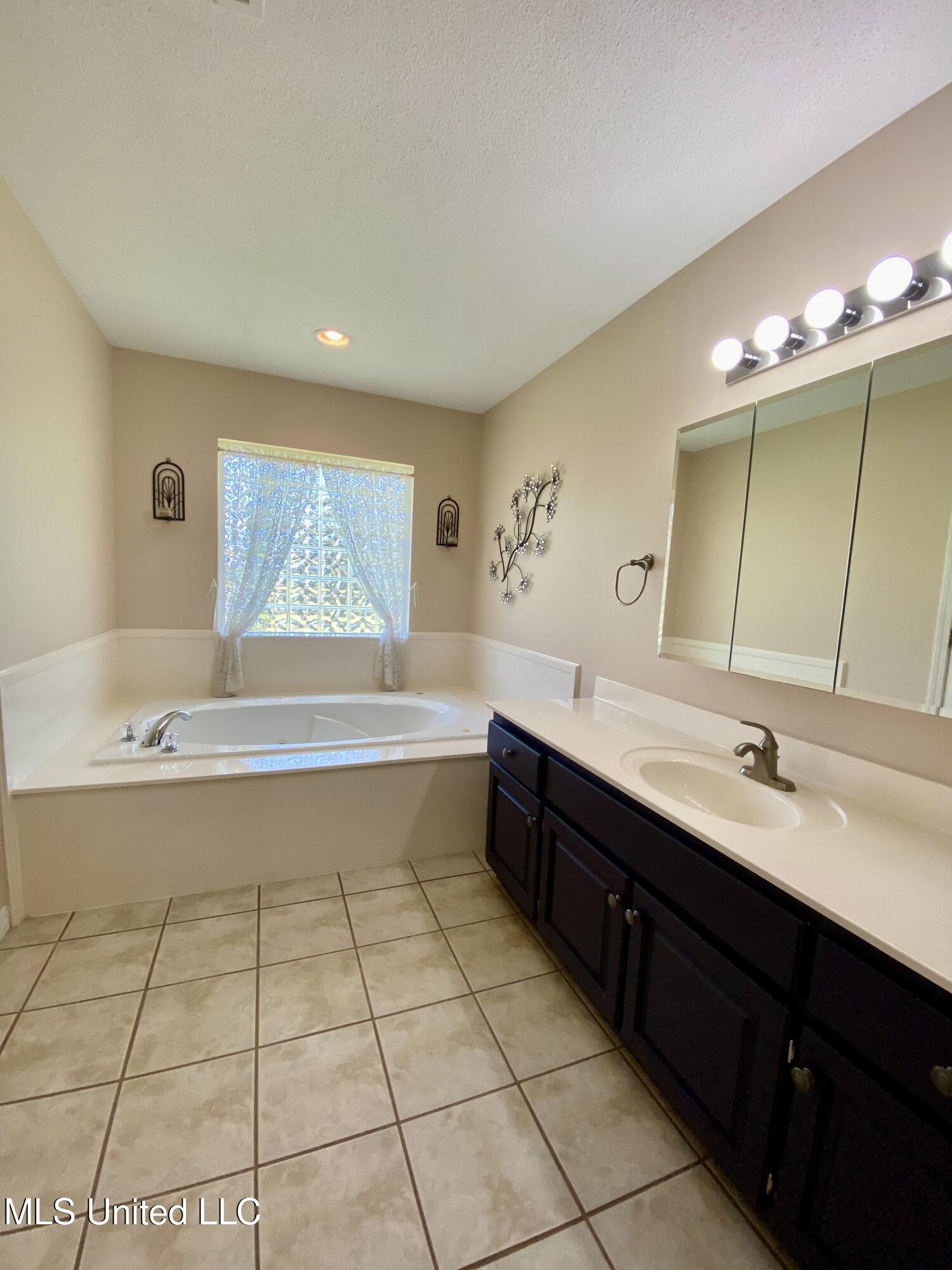 435 Millbrook Parkway Picayune, MS 39466 - Photo 14 of 29 13A, IMG_5331