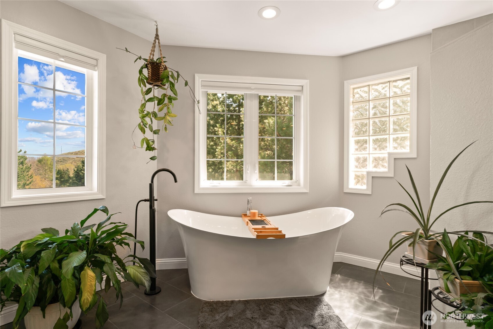 2035 # 2 Canyon Road Wenatchee, WA 98801 - Photo 5 of 39 Gallery Image 5