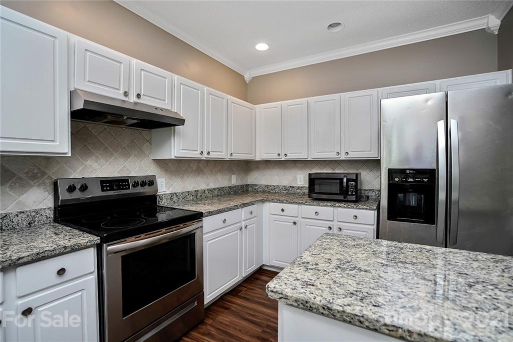 16017 Hollingbourne Road Huntersville, NC 28078 - Photo 3 of 30 Gallery Image 3