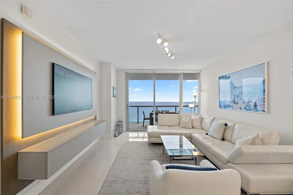 $9,500 | 6799 Collins Avenue, Unit 1404, Miami Beach, FL 33141