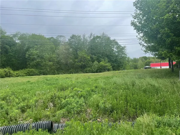 a view of a back yard