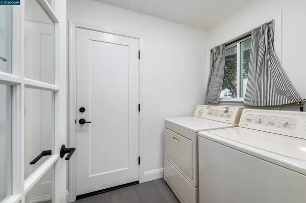 a view of a house with backyard and garden