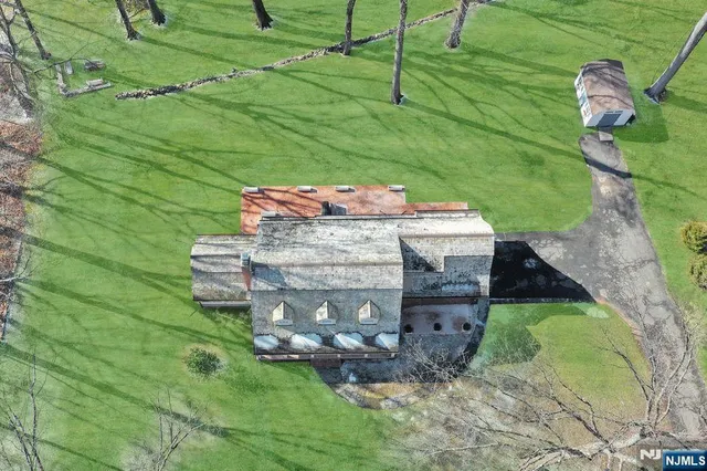 $1,699,000 | 11 Chestnut Ridge Road, Saddle River, NJ 07458