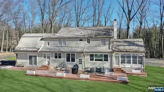 $1,699,000 | 11 Chestnut Ridge Road, Saddle River, NJ 07458