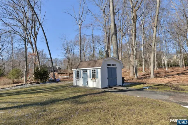 $1,699,000 | 11 Chestnut Ridge Road, Saddle River, NJ 07458