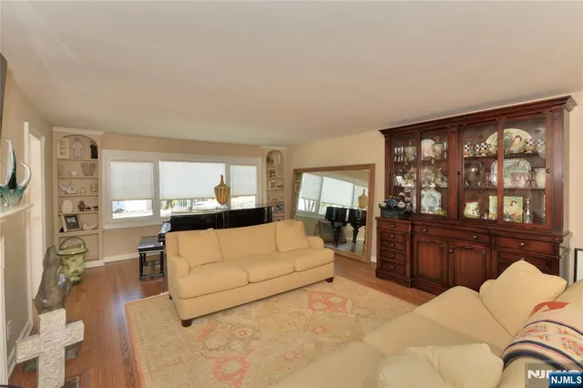 $1,699,000 | 11 Chestnut Ridge Road, Saddle River, NJ 07458