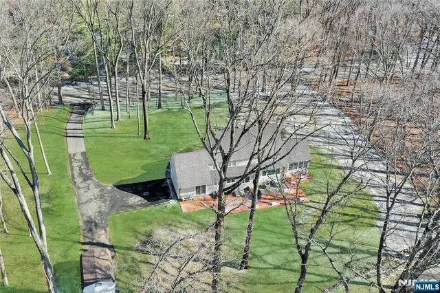 $1,699,000 | 11 Chestnut Ridge Road, Saddle River, NJ 07458