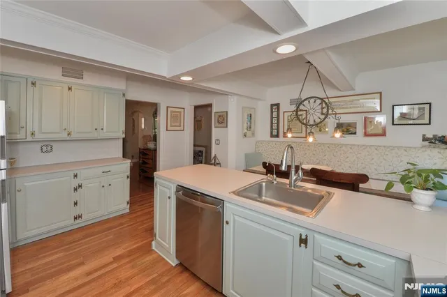 $1,699,000 | 11 Chestnut Ridge Road, Saddle River, NJ 07458