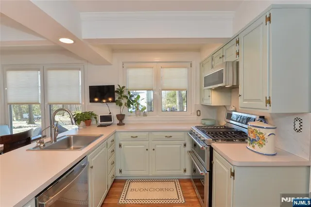 $1,699,000 | 11 Chestnut Ridge Road, Saddle River, NJ 07458