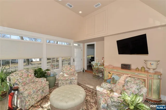 $1,699,000 | 11 Chestnut Ridge Road, Saddle River, NJ 07458