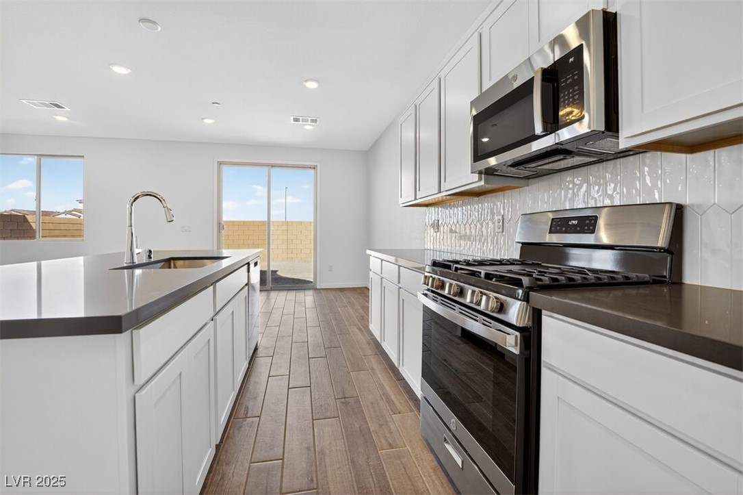 322 Taylor Street Henderson, NV 89015 - Photo 7 of 46 322 Taylor Street ~ Ready Now