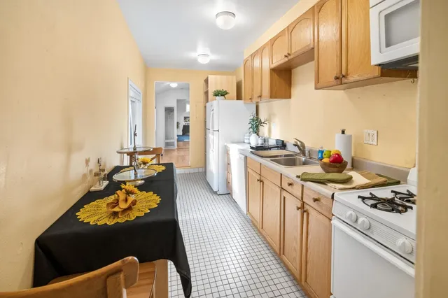 $2,950,000 | 2066 Sterling Avenue, Menlo Park, CA 94025