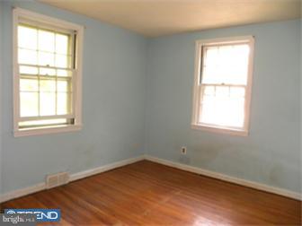14 Preston Road Media, PA 19063 - Photo 5 of 7 an empty room with a window
