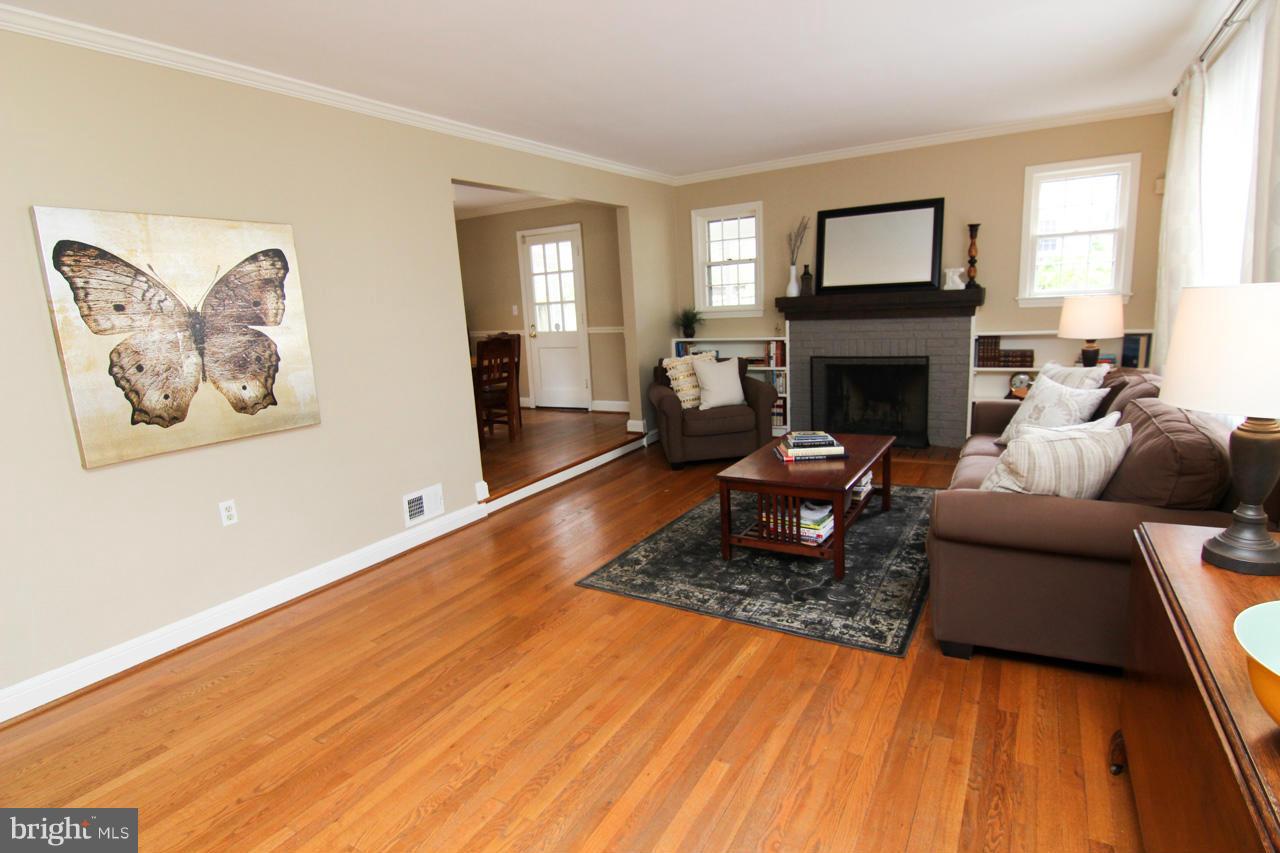 8904 Walden Road Silver Spring, MD 20901 - Photo 2 of 29 Living Room