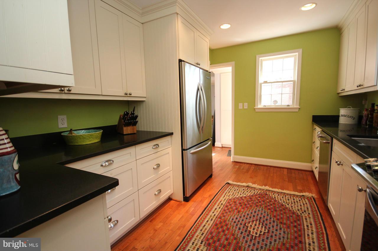8904 Walden Road Silver Spring, MD 20901 - Photo 12 of 29 Kitchen