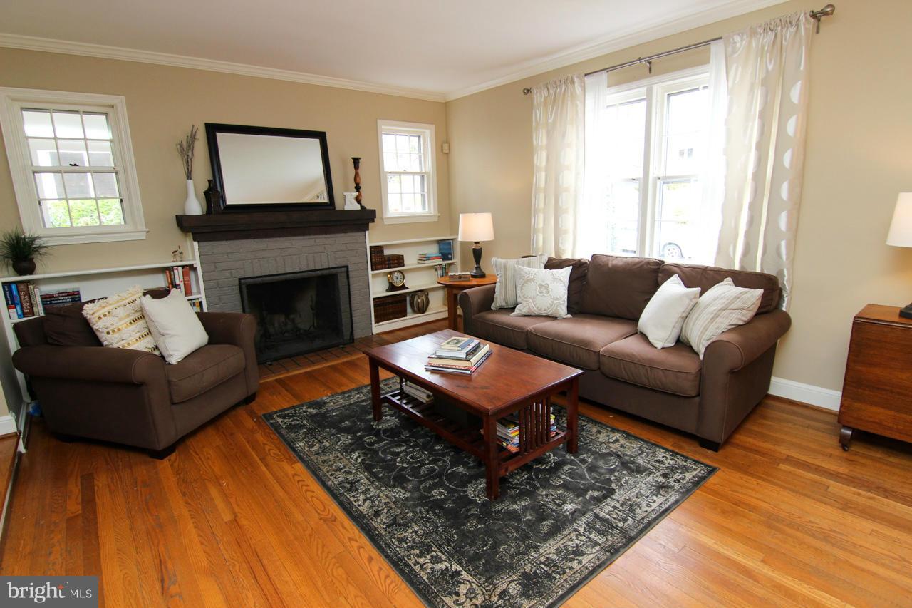 8904 Walden Road Silver Spring, MD 20901 - Photo 3 of 29 Living Room