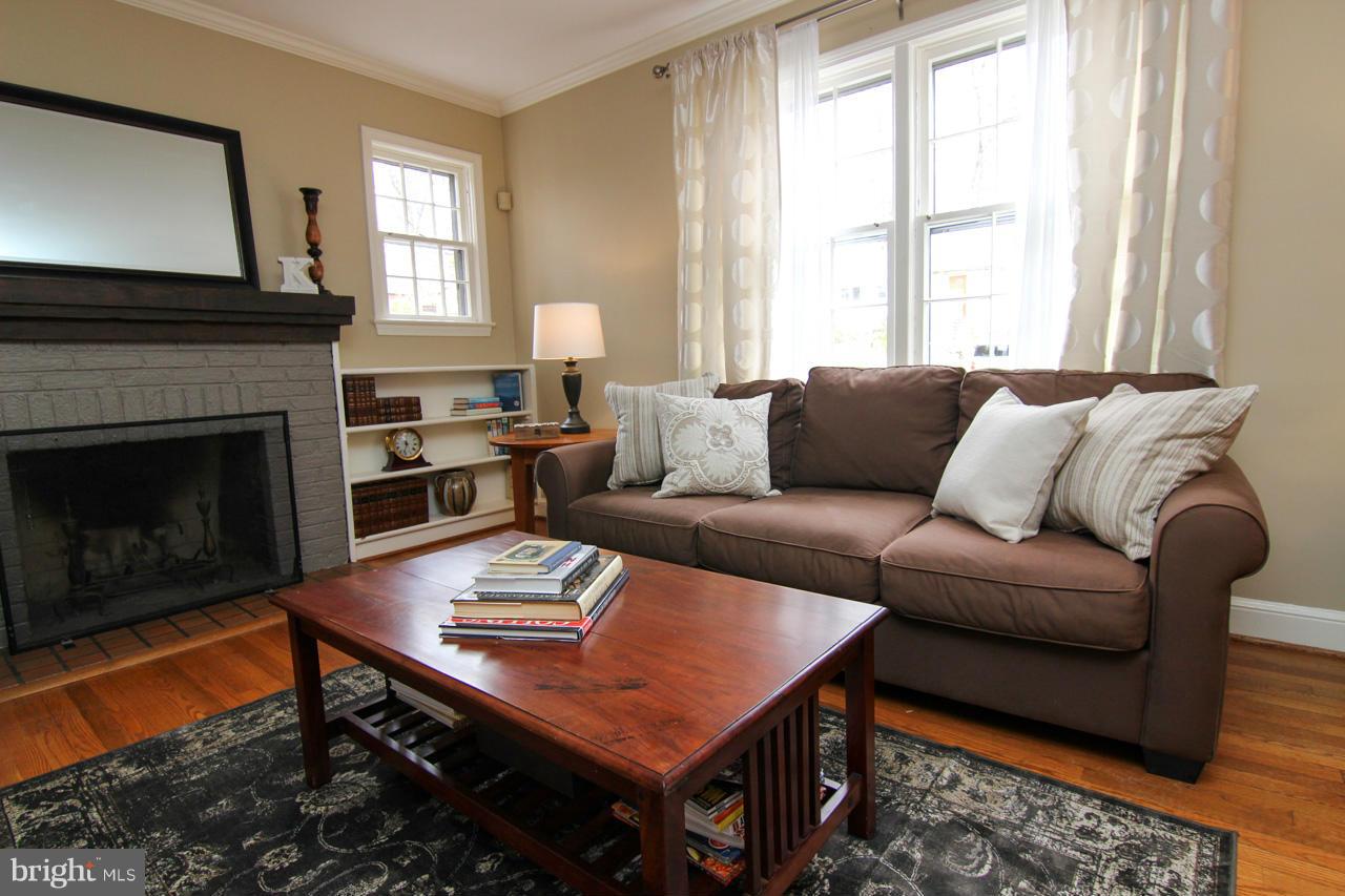 8904 Walden Road Silver Spring, MD 20901 - Photo 4 of 29 Living Room