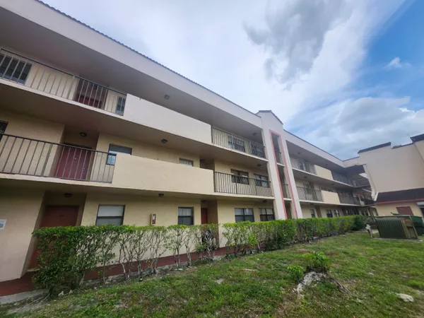 $2,275 | 3470 Foxcroft Road, Unit 207, Miramar, FL 33025