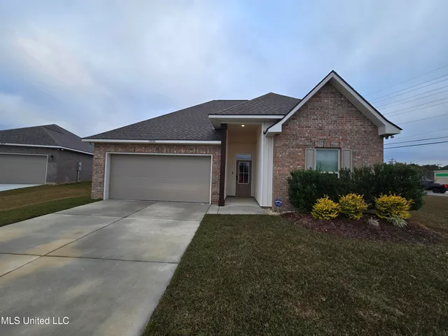 $2,100 | 18020 Evergreen Drive, Gulfport, MS 39503