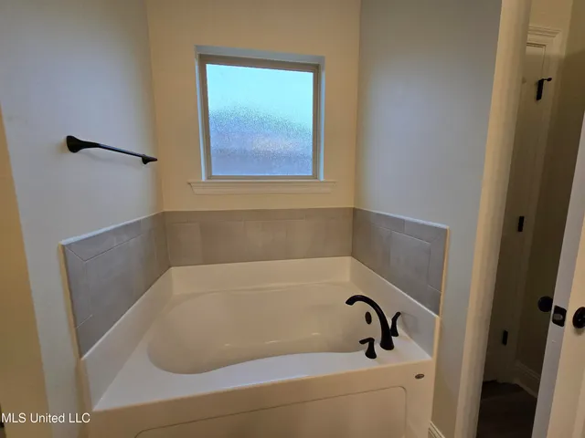 $2,100 | 18020 Evergreen Drive, Gulfport, MS 39503