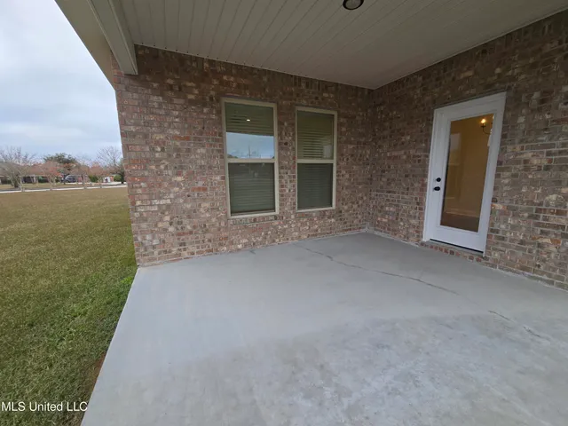 $2,100 | 18020 Evergreen Drive, Gulfport, MS 39503