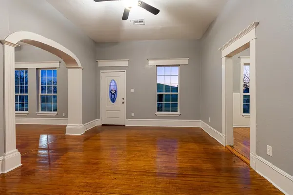 $250,000 | 324 East Pace Street, Frost, TX 76641