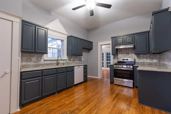 $250,000 | 324 East Pace Street, Frost, TX 76641