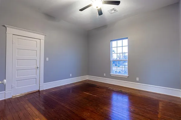 $250,000 | 324 East Pace Street, Frost, TX 76641