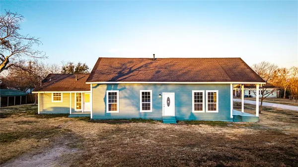 $250,000 | 324 East Pace Street, Frost, TX 76641