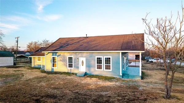 $250,000 | 324 East Pace Street, Frost, TX 76641