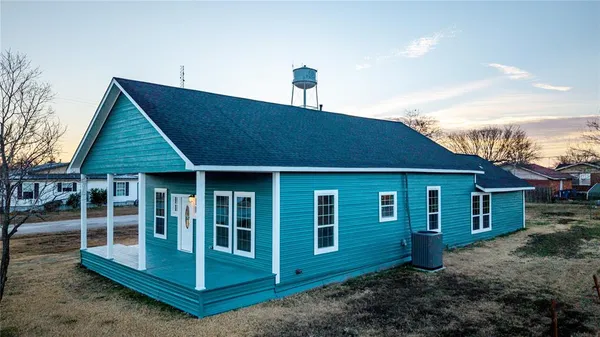 $250,000 | 324 East Pace Street, Frost, TX 76641