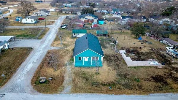 $250,000 | 324 East Pace Street, Frost, TX 76641