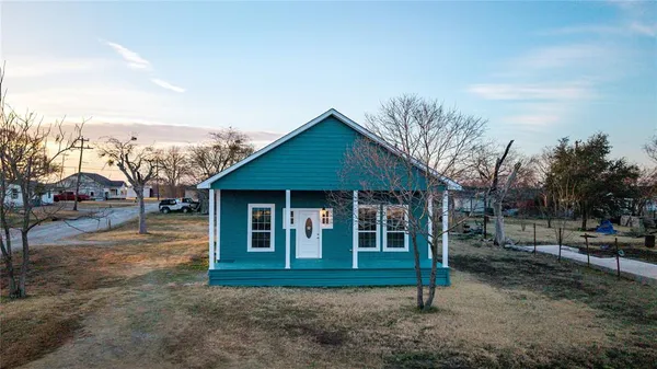 $250,000 | 324 East Pace Street, Frost, TX 76641