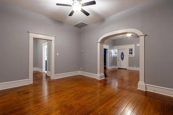 $250,000 | 324 East Pace Street, Frost, TX 76641