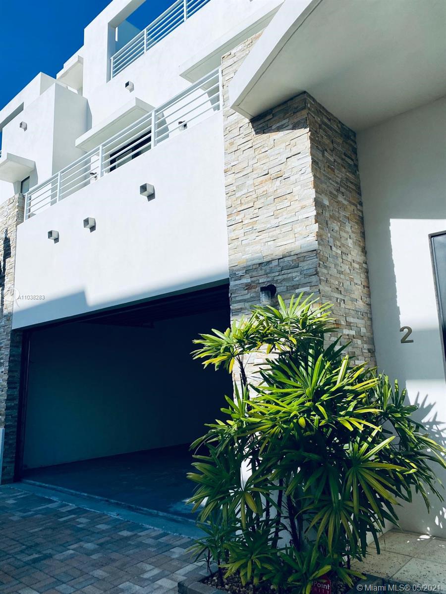 3318 Day Avenue, Unit 2 Miami, FL 33133 - Photo 28 of 29 a backyard of a house