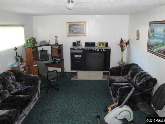 3320 Kings Row Reno, NV 89503 - Photo 2 of 9 a living room with furniture a air conditioner vent and a window
