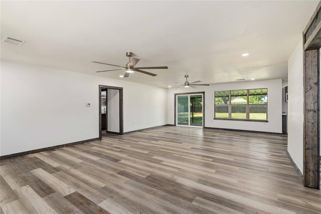 809 West Liveoak Street Coleman, TX 76834 - Photo 5 of 34