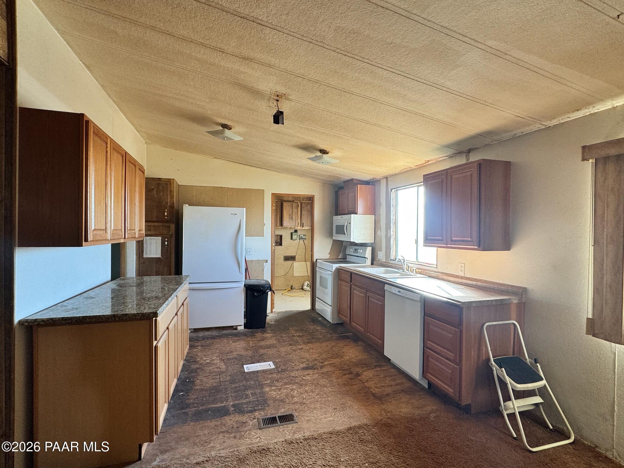 1380 Ranch House Road Paulden, AZ 86334 - Photo 8 of 32 IMG_6649