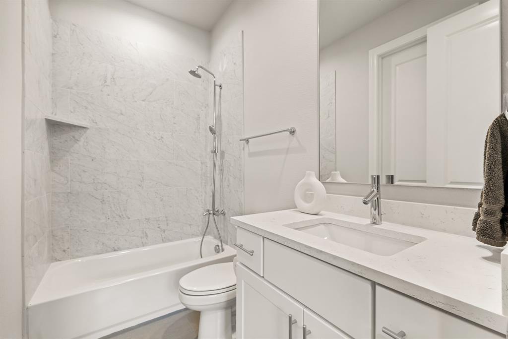 5461 Patterson Court Irving, TX 75039 - Photo 32 of 40 a bathroom with a sink a toilet and a bathtub