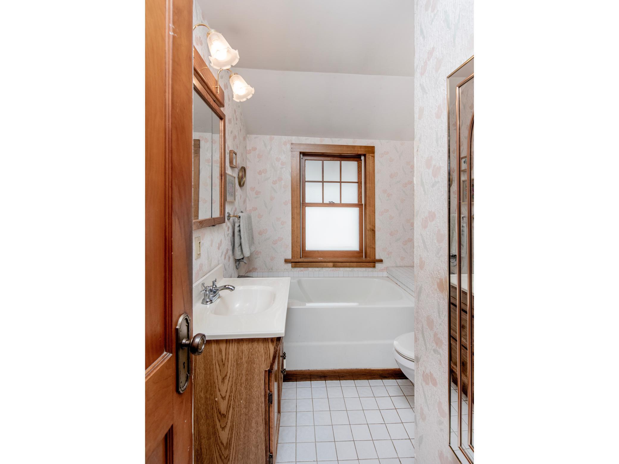 1591 Berkeley Avenue St. Paul, MN 55105 - Photo 20 of 40