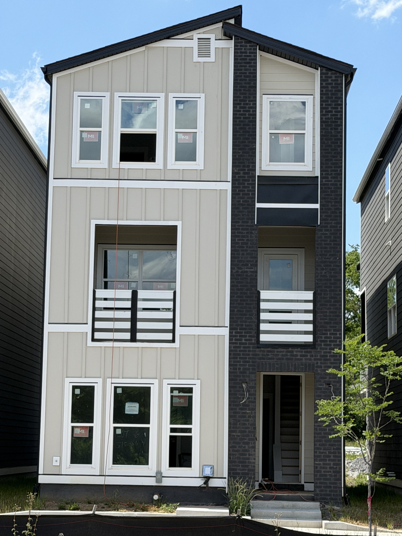 515 Kalman Lane Madison, TN 37115 - Photo 1 of 28 a front view of a house with a balcony